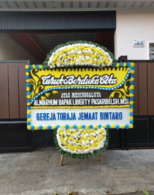 Papan Bunga Duka di Sikumana